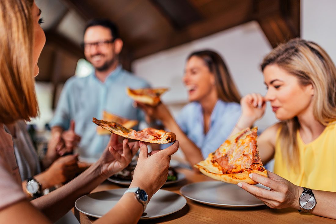 Friends eating pizza